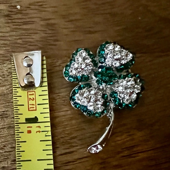 🍀Four-Leaf Clover🍀 green and white crystal brooch pin - Picture 2 of 5